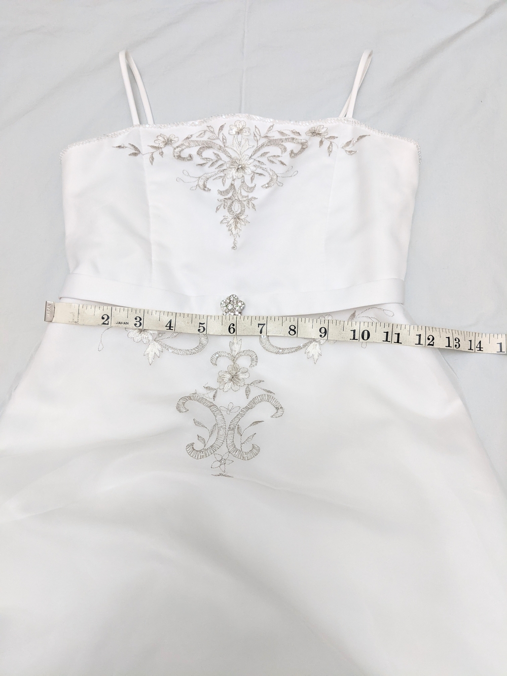 David's Bridal White Embroidered Girls Formal Dress Size 8 - Picture 4 of 10
